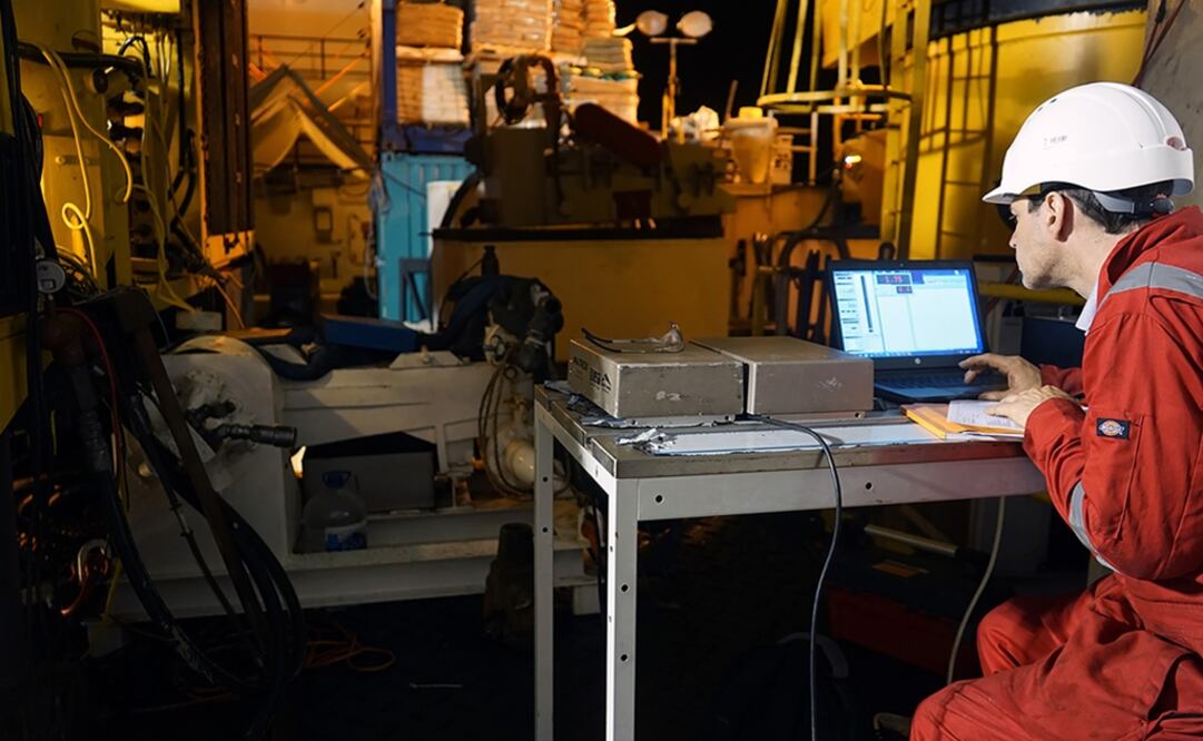 científicos realizan diversos estudios y análisis a los núcleos de roca que se extrajeron en el sector marino del cráter Chicxulub. (FOTO: AMC)