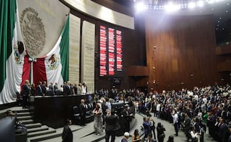 Diputados aprueban rendir homenaje a la UNAM en salón de sesiones; colocarán leyenda "475 años de la Universidad de México" con letras de oro