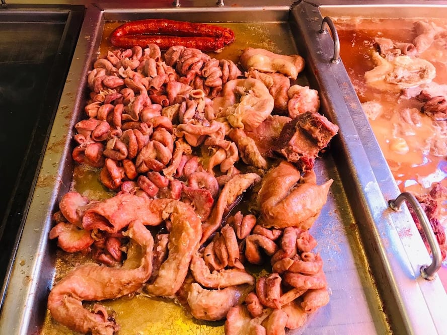 Una porción de visceras de res contiene al rededor de 96 calorías, de acuerdo con la Asociación Americana del Corazón / Foto: Tacos Ramiro   