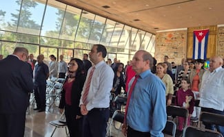 Embajada de Cuba en México rinde honores a cubanos que murieron "en defensa de la soberanía" de Venezuela; los consideran mártires