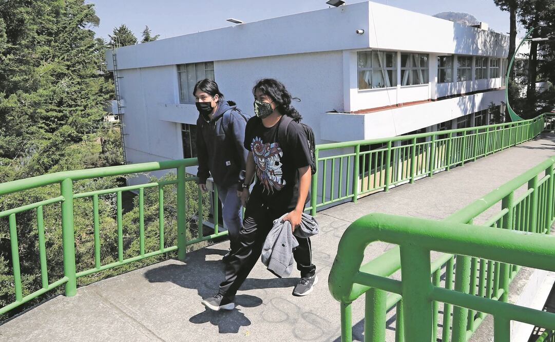 Los jóvenes dicen que los puentes son peligrosos. Foto: Jorge Alvarado/ EL UNIVERSAL