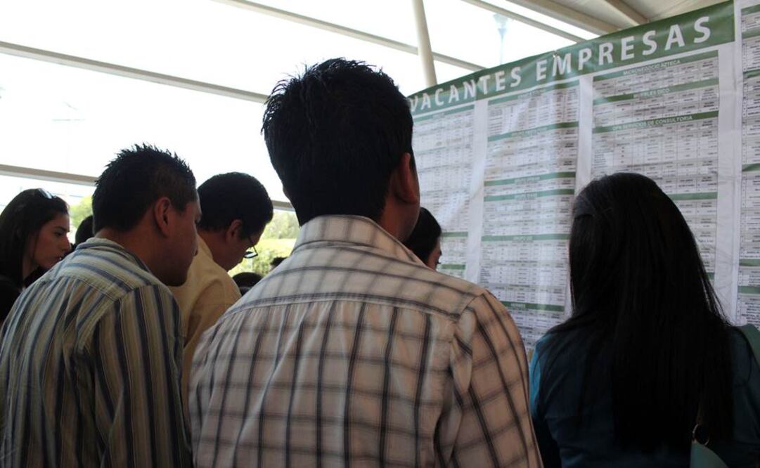 Una persona con bachillerato gana en promedio 5 mil 300 pesos al mes, mientras que un profesionista percibe 9 mil 653 pesos (ARCHIVO EL UNIVERSAL)