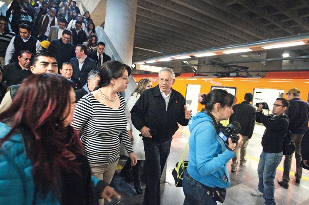 Jorge Gaviño, director del STC, reiteró que no subirá el costo del boleto del Metro y que para lograr ahorros la apuesta es pagar menos por la energía eléctrica, que anualmente es una erogación de casi 2 mil millones de pesos (ARCHIVO. EL UNIVERSAL)