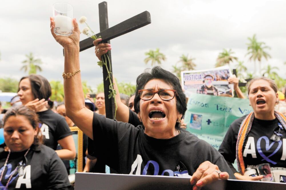 Marcha. Integrantes de las Madres de Abril protestaron ayer contra el gobierno de Daniel Ortega, en Managua. Foto: INTI OCON. AFP