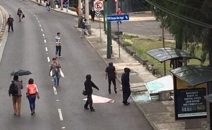 Hooded individuals block avenue south of Mexico City