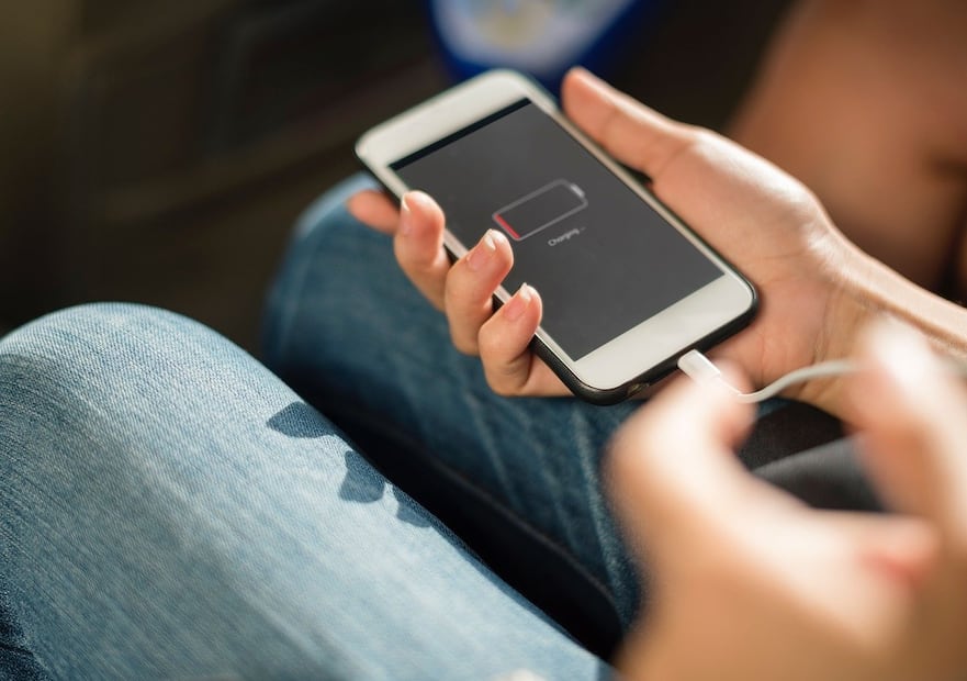 Siempre usa el cargador original de tu celular. Foto: Pixabay