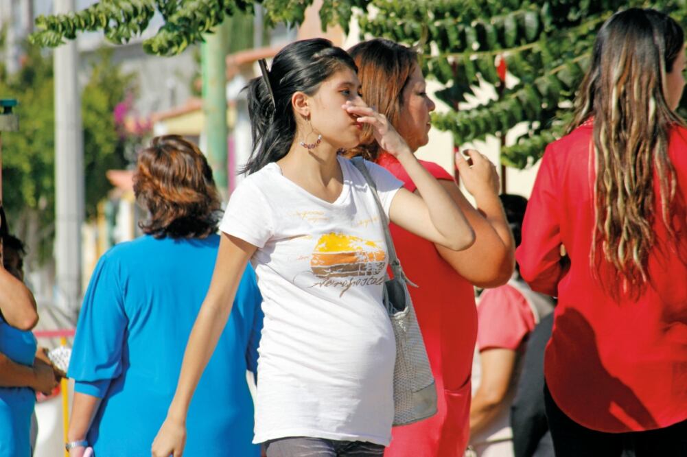 De acuerdo con la Asamblea, tres de cada 10 jóvenes, de entre 15 y 19 años de edad, tienen una vida sexual activa y no utilizan métodos anticonceptivos (ARCHIVO EL UNIVERSAL)