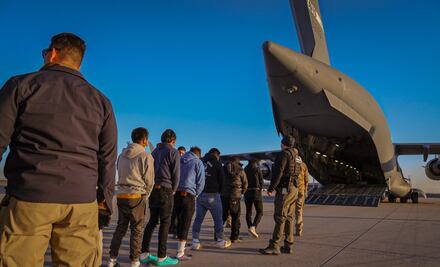 Jueza de EU ordena encontrar vía para liberar a mexicano con leucemia que enfrenta deportación