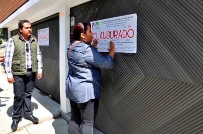 Clausuran negocios y retiran ambulantes en Satélite