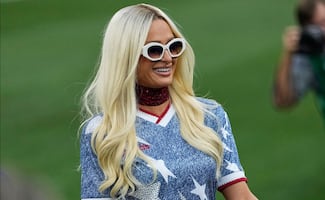 Paris Hilton se roba miradas en el Mundial 2026 al aparecer con sus dos pequeños hijos en la cancha