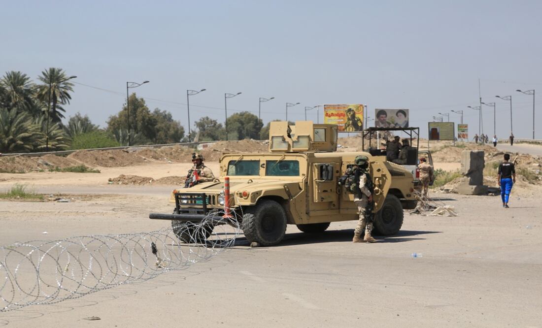 El Ejército iraquí custodia una zona cercana a un atentado en Bagdad . Foto: AP