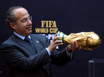 Presidentes mexicanos que han cargado la Copa del Mundo