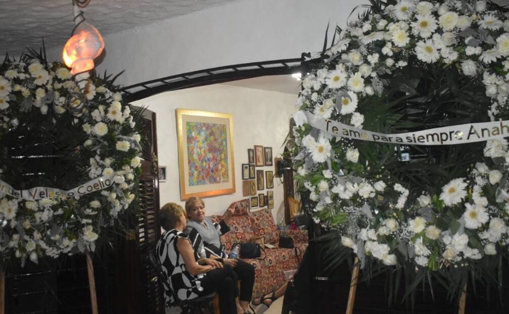 Amigos y fans del actor, acuden a darle el último adiós. Foto: Armando Pereda Maldonado.