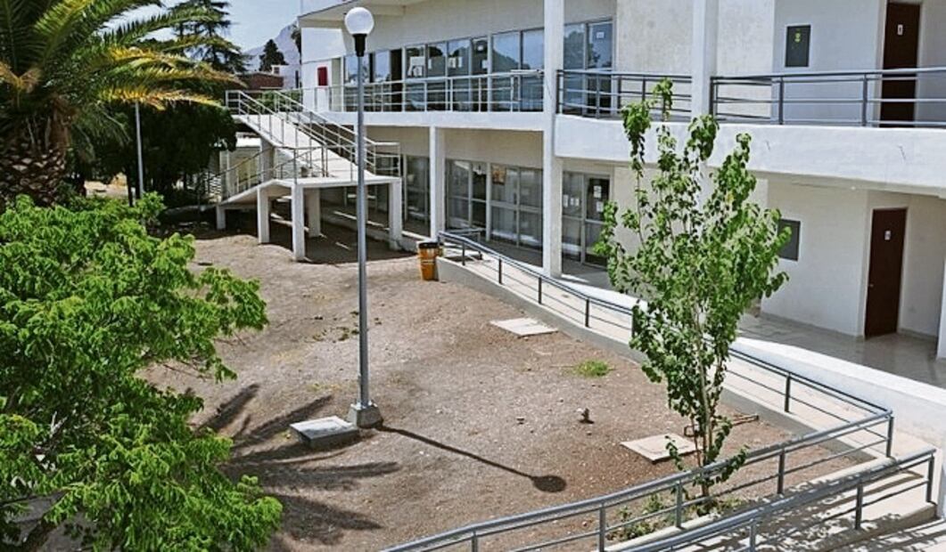 La EAHNM, en Chihuahua, cerró los nuevos ingresos por revisión de su plan de estudios. Foto: INAH