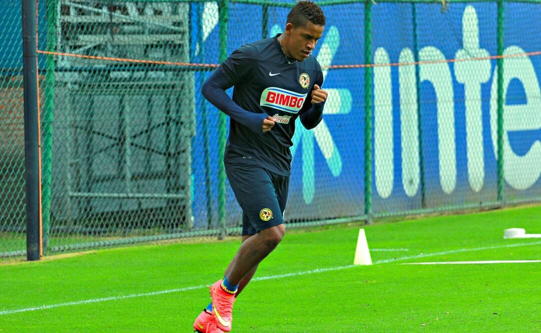 Michael Arroyo durante un entrenamiento del América. FOTO/ARCHIVO