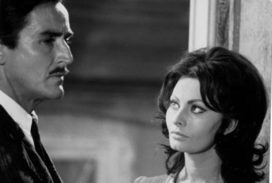 Crepé y mucha laca, aliados de los peinados de los años sesenta