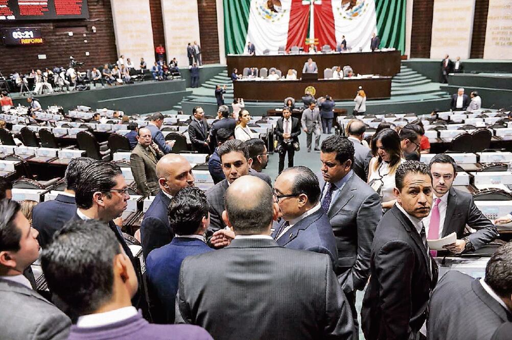 PRI, PAN, PRD, PVEM, Panal y Encuentro Social en la Cámara Baja eximieron a 411 legisladores federales de aclarar el “bono secreto” de 150 mil pesos que recibieron en diciembre pasado mediante un simple formato de justificación (ARCHIVO EL UNIVERSAL)