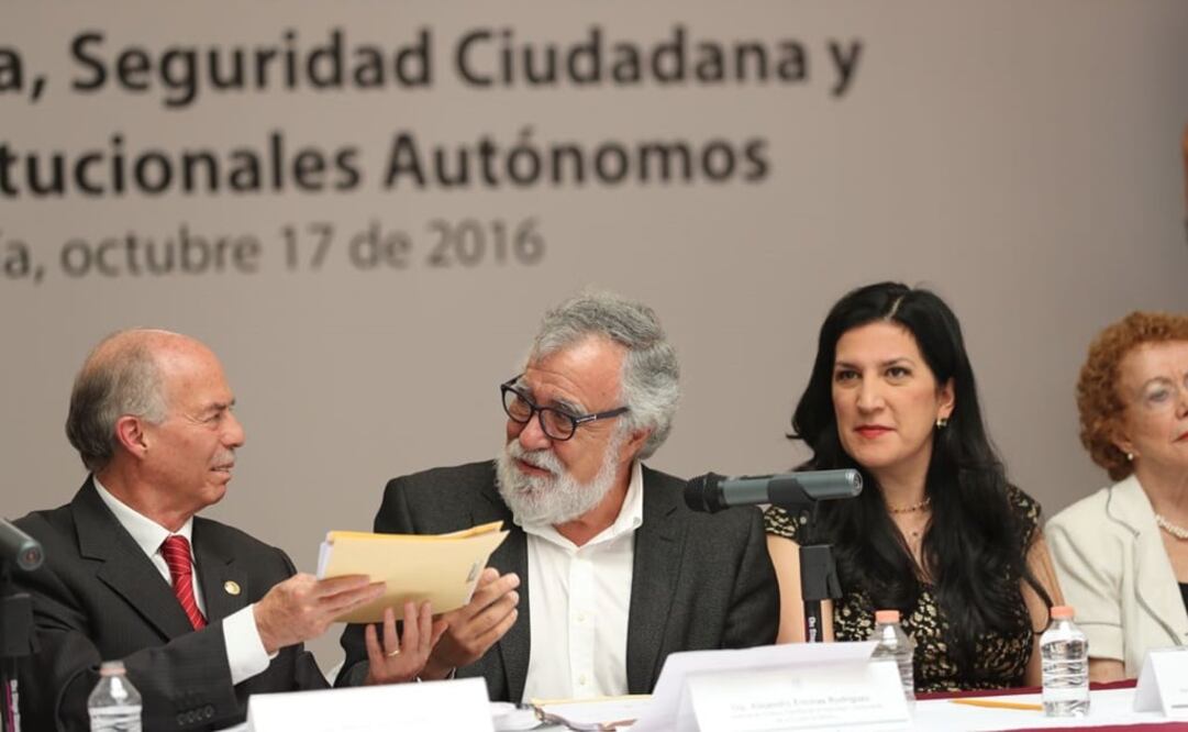 El presidente de la Mesa Directiva de la Asamblea Constituyente, Alejandro Encinas, presenció la instalación de cuatro Comisiones de la Asamblea Constituyente. (Foto: Lucía Godínez/El Universal)