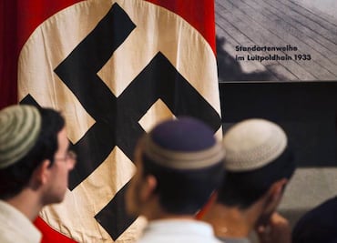 Hallan cruz gamada nazi en un estadio alemán