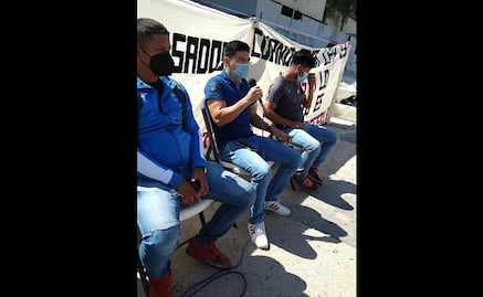 Normalistas egresados de Mactumatzá inician plantón indefinido