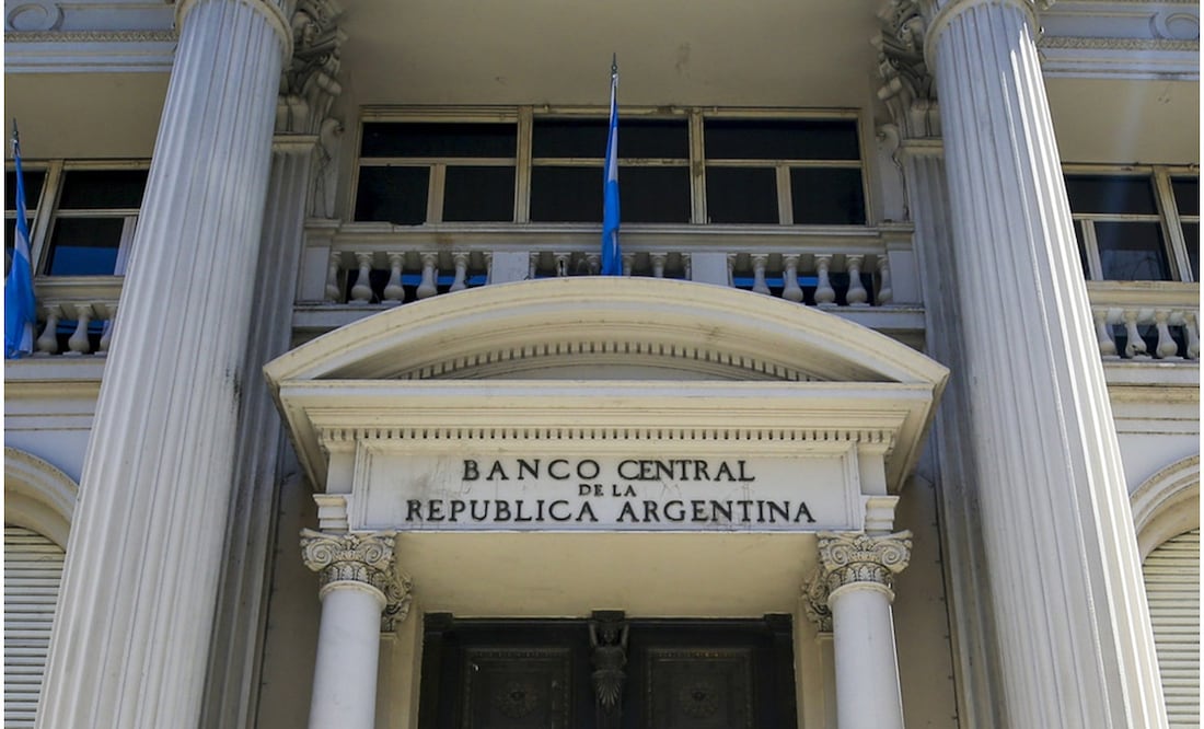 El Banco Central de Argentina anunció un acuerdo con los bancos para reducir el billonario volumen de 'puts'. Foto: X (@ActualidadRT)