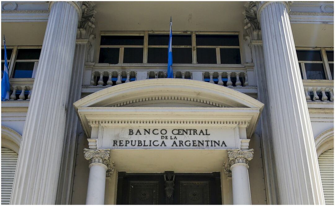 El Banco Central de Argentina anunció un acuerdo con los bancos para reducir el billonario volumen de 'puts'. Foto: X (@ActualidadRT)