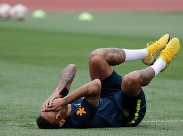 Rivaldo le aconseja a Neymar olvidar las críticas y seguirse tirando