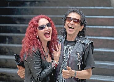 Chela Lora se molesta y Alex la apapacha