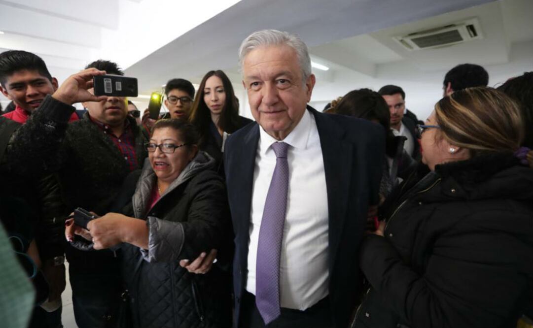 Andrés Manuel López Obrador, presidente de México, en el aeropuerto Benito Juárez. FOTO: Luis Cortés