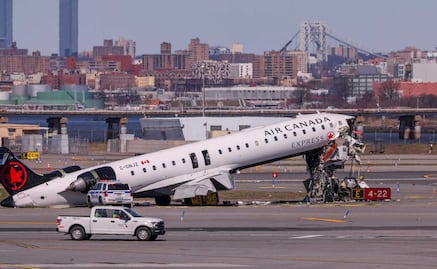 Identifican a pilotos muertos en choque de avión y camión de bomberos en aeropuerto de LaGuardia; cancelan más de 100 vuelos