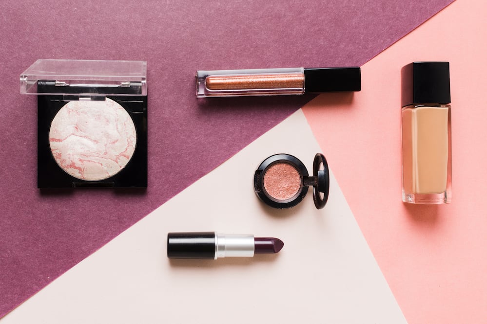 Maquillaje para una rutina diaria exigente. Foto: Magnific