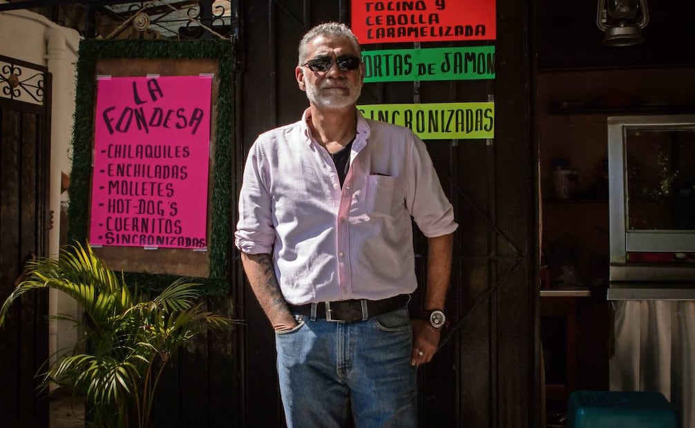 A Javier Atilano le preocupa que en la calle de Pólvora no hay espacio para la entrada de servicios de emergencia, en caso de ser necesarios. Foto: Santiago Reyes / EL UNIVERSAL