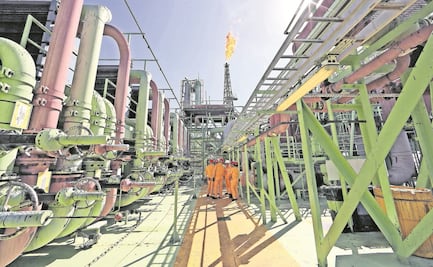 Petróleo mexicano cotiza en más de 53 dólares por primera vez en 13 meses