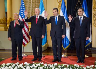 Mike Pence llega a Guatemala para hablar sobre migración con líderes de Centroamérica