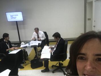 Meade estudia minutos antes del debate presidencial