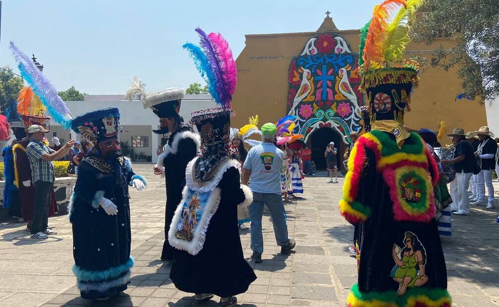 Con cien años de tradición pobladores y familias de albañiles de la colonia Santa Cruz Atoyac realizaron los festejos de la Santa Cruz. Foto: Juan Carlos Williams - EL UNIVERSAL