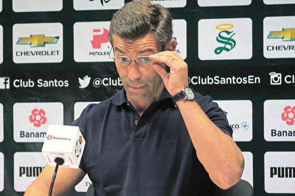 Pedro Caixinha leyó un comunicado para anunciar su renuncia al conjunto lagunero y dio las gracias a la institución por su estancia de tres años (IMAGO7)