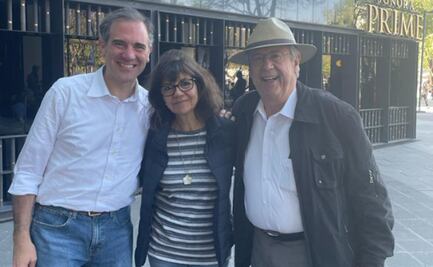 Carlos Urzúa, 24 horas antes de morir, marchó por la democracia; Lorenzo Córdova comparte foto