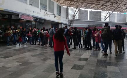 Ante desabasto de gasolina, capitalinos optan por trasladarse en el Metro