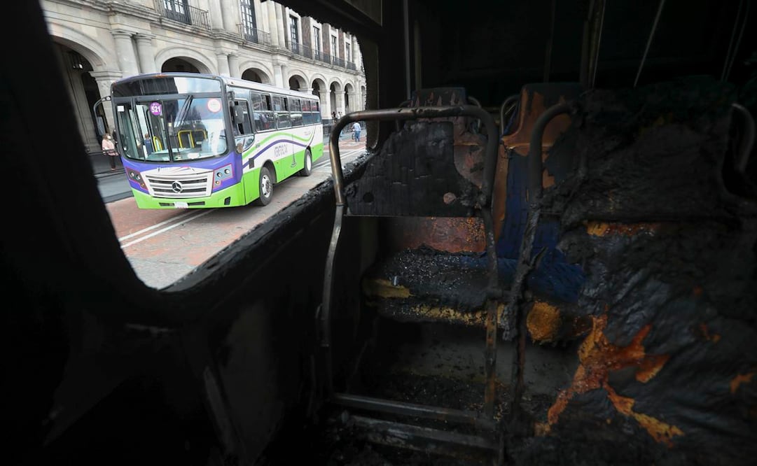 Habitantes de la comunidad habitantes bloquearon accesos de este municipio, quemaron al menos una patrulla e incendiaron la casa de la alcaldesa panista Ana María Vázquez Carmona / Foto: Jorge Alvarado. EL UNIVERSAL 