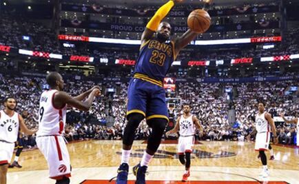 LeBron y Cleveland barren la serie a Toronto