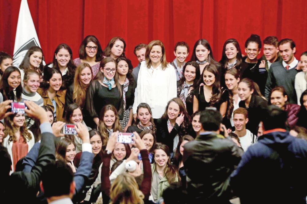 Luego de reunirse con estudiantes de la Universidad Anáhuac, Margarita Zavala destacó que el PAN tiene muchas posibilidades de ganar la gubernatura del Estado de México en 2017, a través de una alianza y fomentando la unidad (FERNANDO RAMÍREZ)