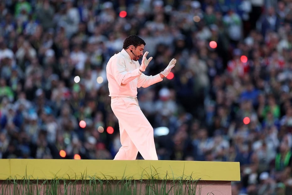 Bad Bunny en el medio tiempo del Super Bowl. Foto: AFP