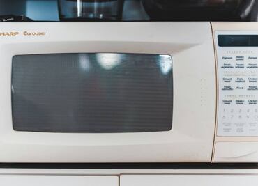 ¿Qué platos no se pueden meter al horno de microondas?