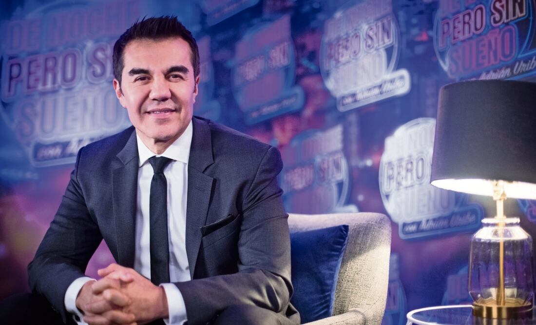 Adrián Uribe señaló que procura observar programas como los de Jimmy Fallon y Jimmy Kimmel para inspirarse y aprender a mejorar. Foto: Televisa
