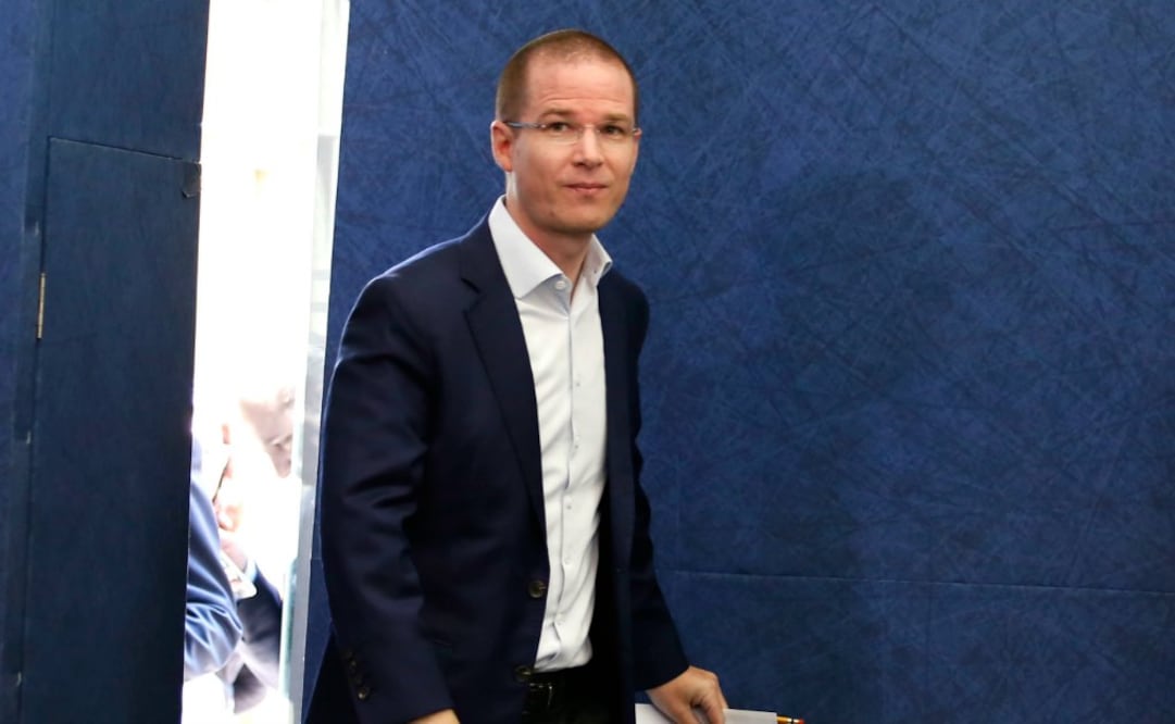 Anaya se queda solito