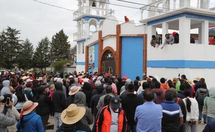 Retienen en iglesia a presuntos huachiloreros en Toluca; son acusados de extorsión y narcomenudeo