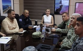 Alcaldesa de Mazatlán se reúne con fuerzas militares y de la policía municipal; acuerdan fortalecer operativos de seguridad