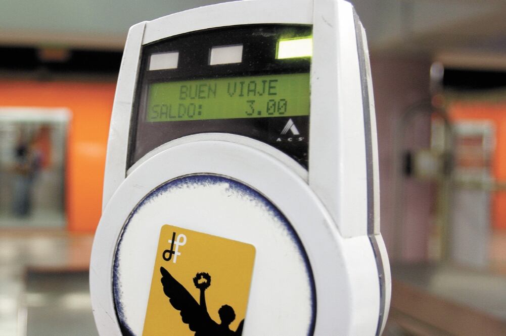 Multimodal. Los plásticos permitirán viajar en el Metro, Metrobús, RTP, Ecobici, Trolebús y Tren Ligero. Foto: ARCHIVO EL UNIVERSAL