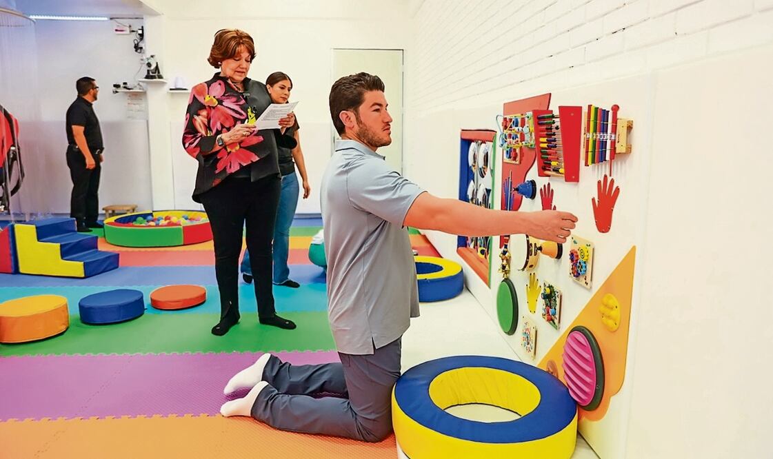 El gobernador inauguró el aula multisensorial en favor de los niños y jóvenes del estado. Foto: Especial